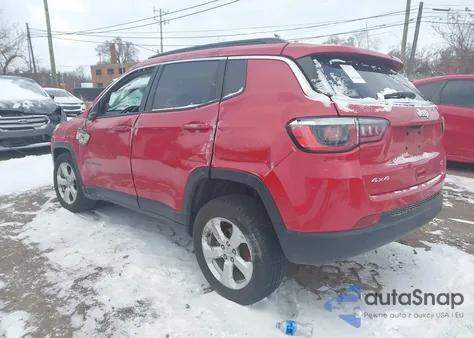 2018 Jeep Compass Latitude 4X4 z USA, uszkodzony, nr VIN 3C4NJDBB2JT456062